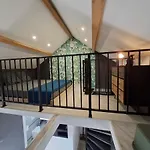 Neuf Independant Apartment