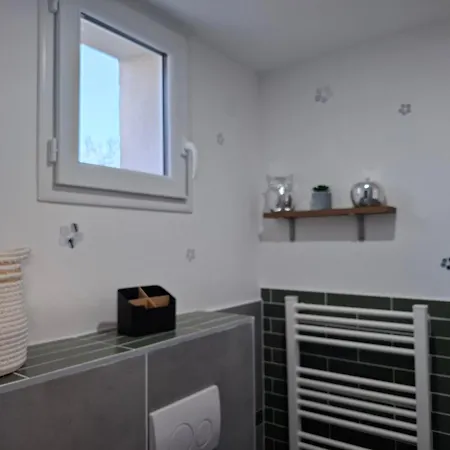 Neuf Independant Apartament Roquemaure (Gard)