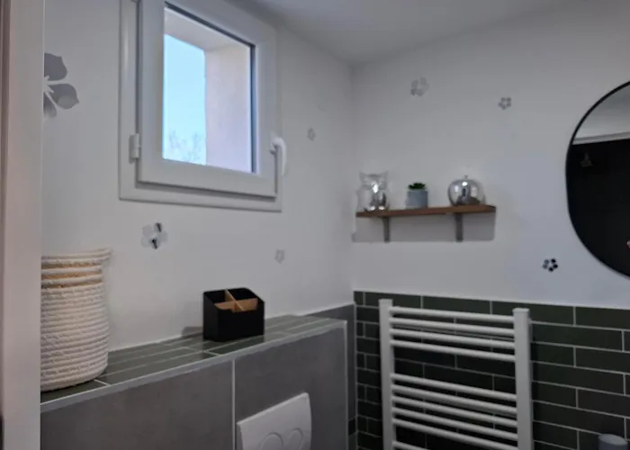 Neuf Independant Apartment Roquemaure (Gard)